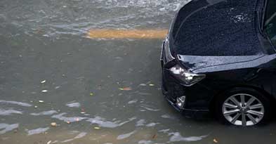Folgen von Wasserschaden am Auto